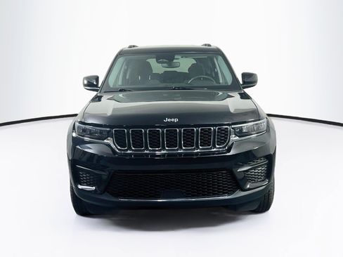 Used 2023 Jeep Grand Cherokee Laredo AWD/4WD image 2