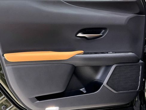 New 2026 Lexus UX 300h FWD image 16