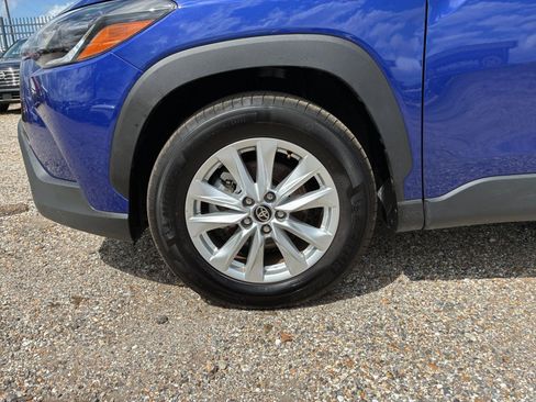 Used 2025 Toyota Corolla Cross LE FWD image 24