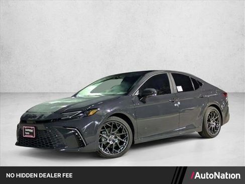 Used 2025 Toyota Camry SE FWD image 1