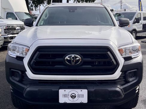 Used 2022 Toyota Tacoma SR image 9