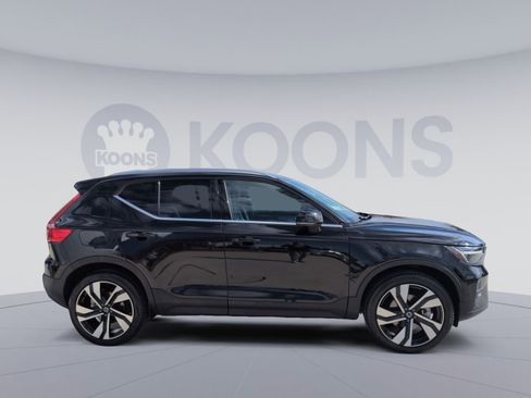 Certified 2024 Volvo XC40 B5 Ultimate w/ Protection Package Premier image 8