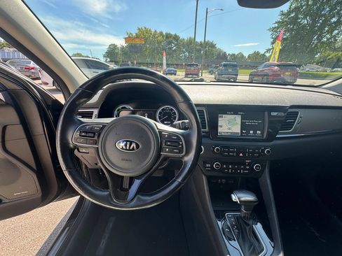 Used 2019 Kia Niro Touring FWD image 17