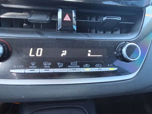 Used 2021 Toyota Corolla LE image 27