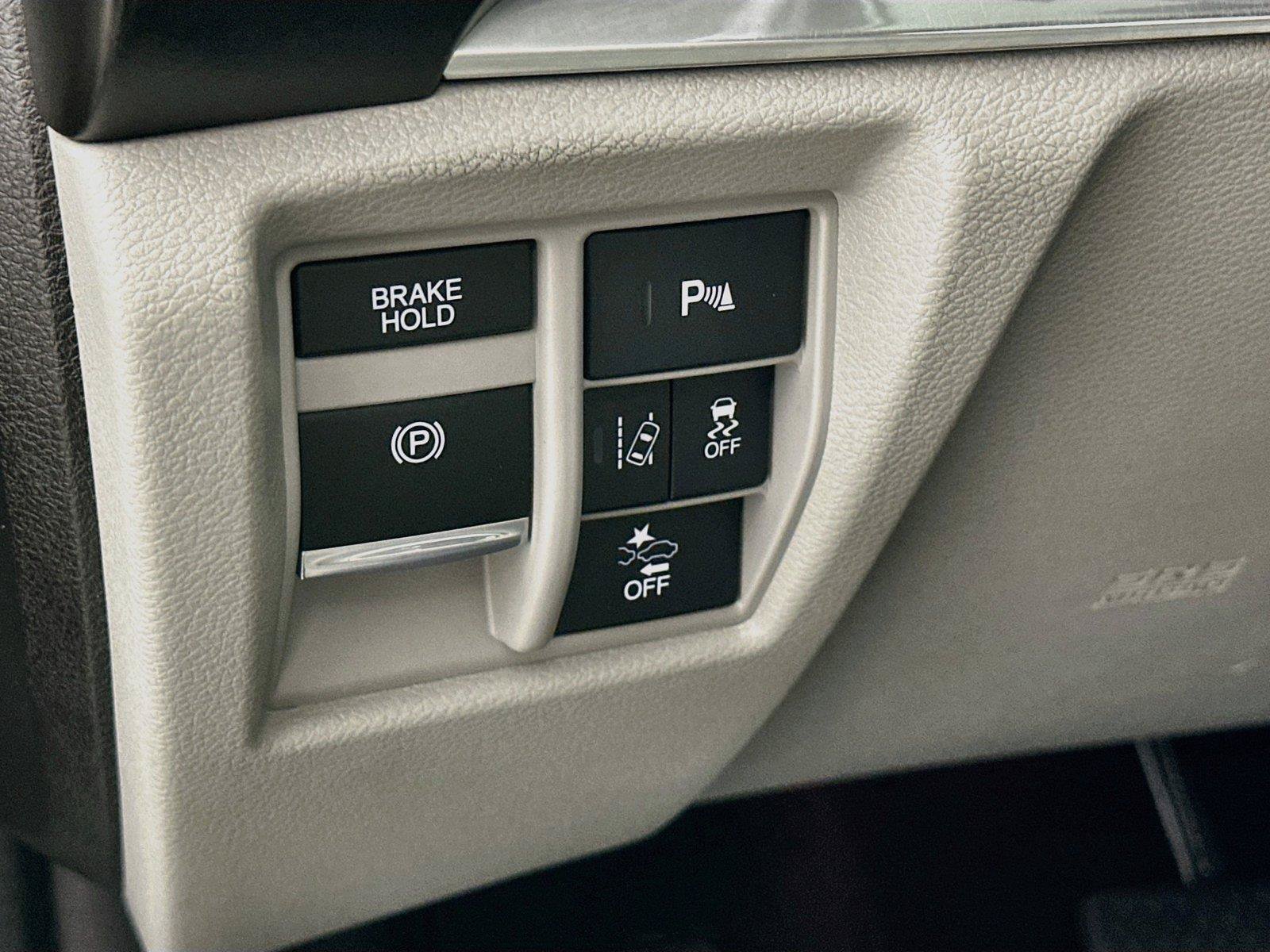 Used 2020 Acura MDX w/ Technology Package AWD/4WD image 14