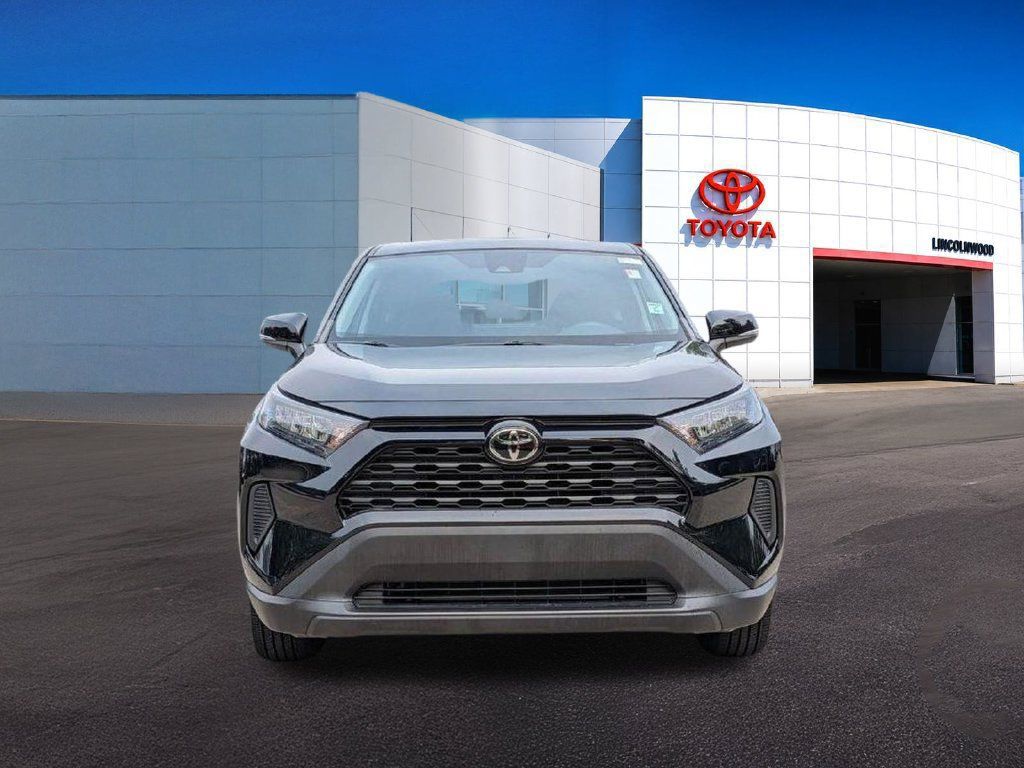 Used 2022 Toyota RAV4 LE AWD/4WD image 7
