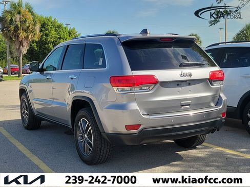 Used 2017 Jeep Grand Cherokee Limited RWD image 3