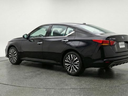 Used 2025 Nissan Altima 2.5 SV image 6