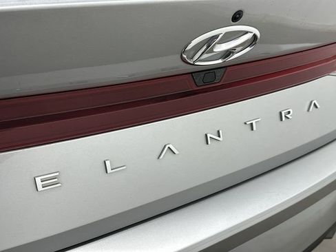 Used 2021 Hyundai Elantra SEL image 25