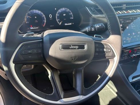Used 2025 Jeep Grand Cherokee Laredo X w/ Luxury Tech Group I AWD/4WD image 14