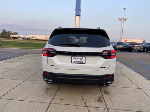 New 2025 Honda Pilot Sport image 9
