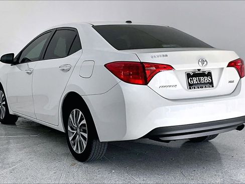 Used 2019 Toyota Corolla XLE image 2