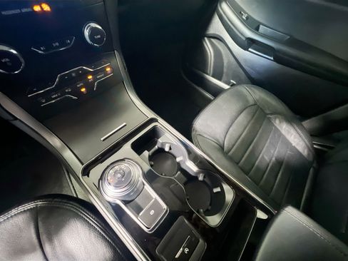 Used 2020 Ford Edge SE image 26