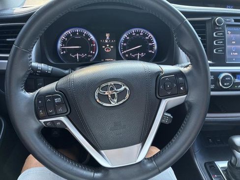 Used 2016 Toyota Highlander XLE FWD image 25