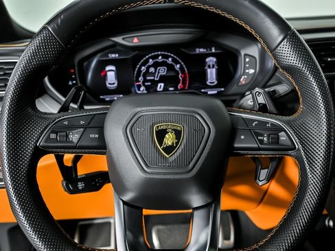 Used 2022 Lamborghini Urus AWD/4WD image 30