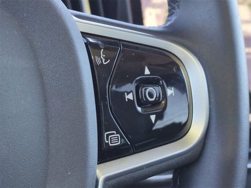 New 2025 Volvo XC90 B5 Core w/ Protection Package Premier image 24