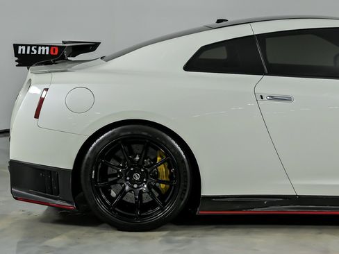 Used 2020 Nissan GT-R NISMO AWD/4WD image 13