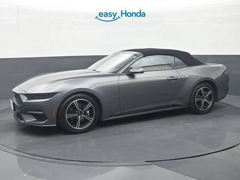 Used 2025 Ford Mustang Premium RWD image 4