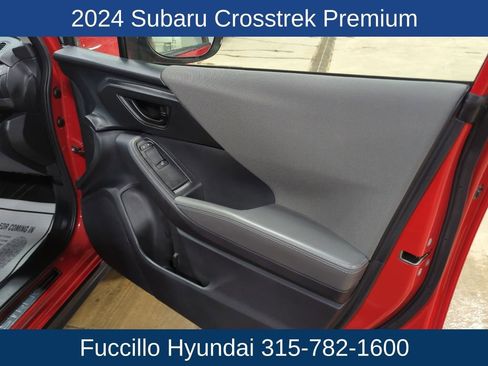 Used 2024 Subaru Crosstrek 2.0i Premium image 17