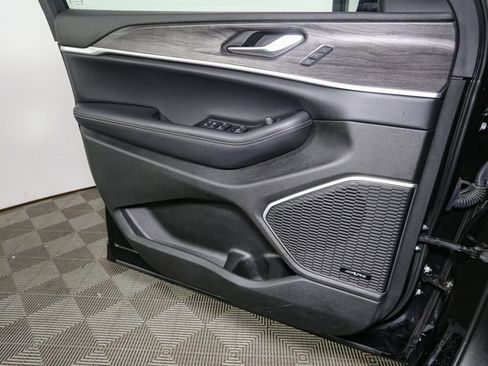 Used 2022 Jeep Grand Cherokee Limited 4xe w/ Luxury Tech Group II image 43