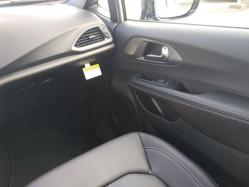 New 2026 Chrysler Voyager LX image 20