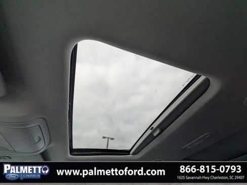 Used 2023 GMC Acadia SLT w/ Elevation Edition image 22