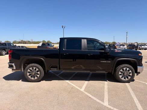 Used 2024 Chevrolet Silverado 2500 LT AWD/4WD image 9