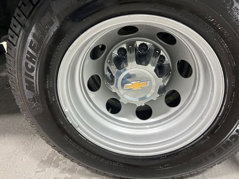 Used 2025 Chevrolet Silverado 3500 W/T image 42