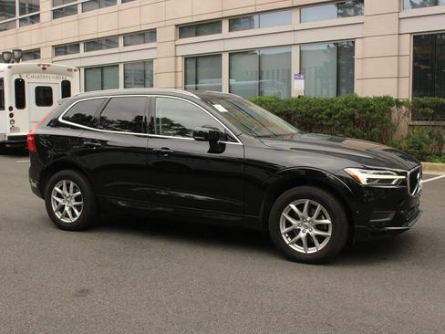 Used 2019 Volvo XC60 T5 Momentum w/ Multimedia Package AWD/4WD image 2