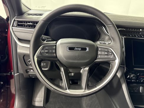 New 2025 Jeep Grand Cherokee Altitude image 16