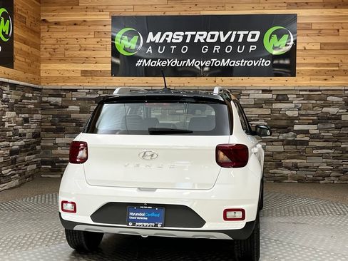 Used 2024 Hyundai Venue Limited FWD image 19