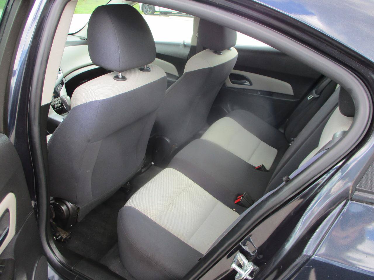 Used 2015 Chevrolet Cruze LS FWD image 14