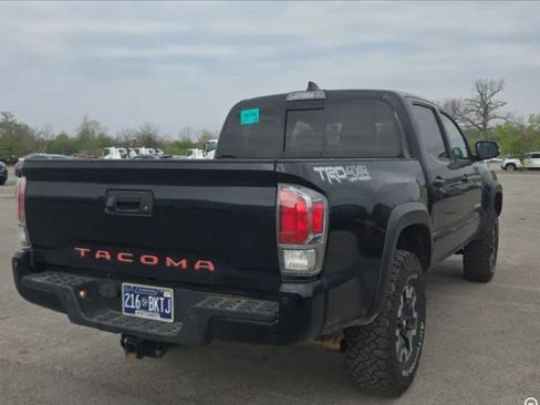 Used 2020 Toyota Tacoma TRD Off-Road w/ Technology Package AWD/4WD image 4