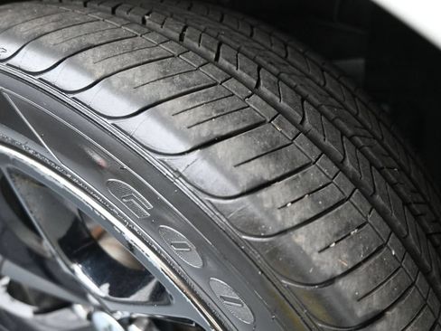 Used 2018 Dodge Challenger R/T RWD image 29