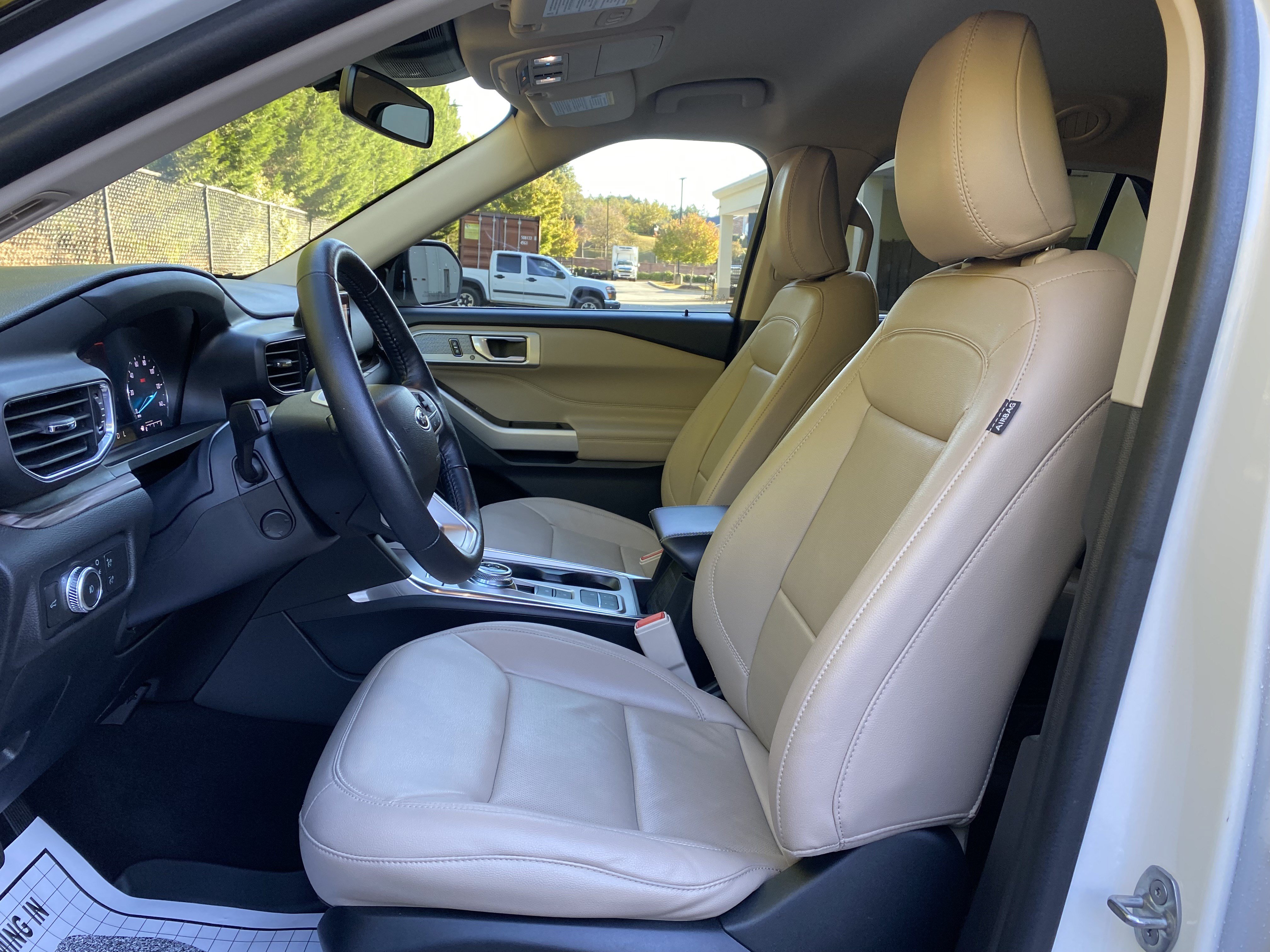 Used 2022 Ford Explorer Limited w/ Equipment Group 301A RWD image 16