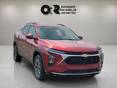 Used 2025 Chevrolet Trax LT image 1