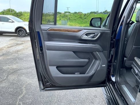 Used 2021 Chevrolet Suburban Premier w/ Premium Package AWD/4WD image 21