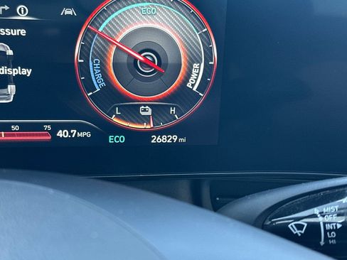 Used 2024 Hyundai Elantra Limited FWD image 25