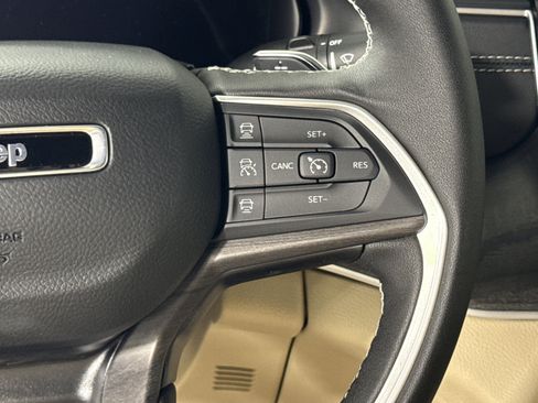 New 2025 Jeep Grand Cherokee Limited image 18