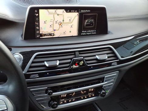 Used 2017 BMW 750i RWD image 5