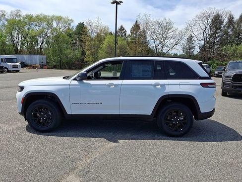 New 2026 Jeep Grand Cherokee Altitude AWD/4WD image 5