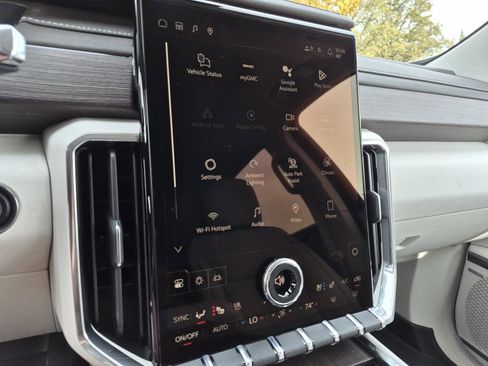 New 2026 GMC Acadia Denali w/ Super Cruise Package image 18