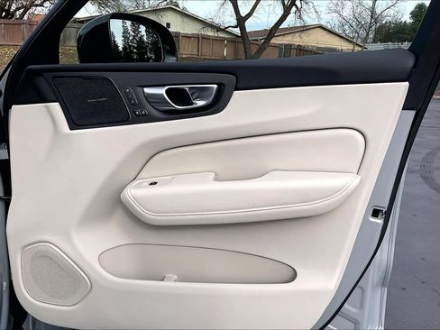 New 2026 Volvo XC60 B5 Ultra w/ Protection Package Premier image 30