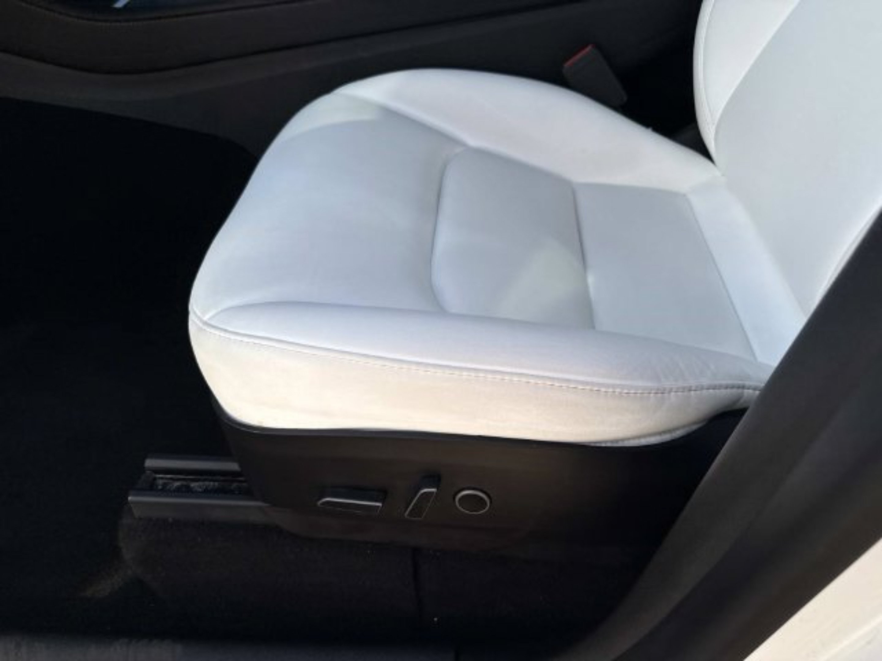 Used 2021 Tesla Model Y Long Range AWD/4WD image 17