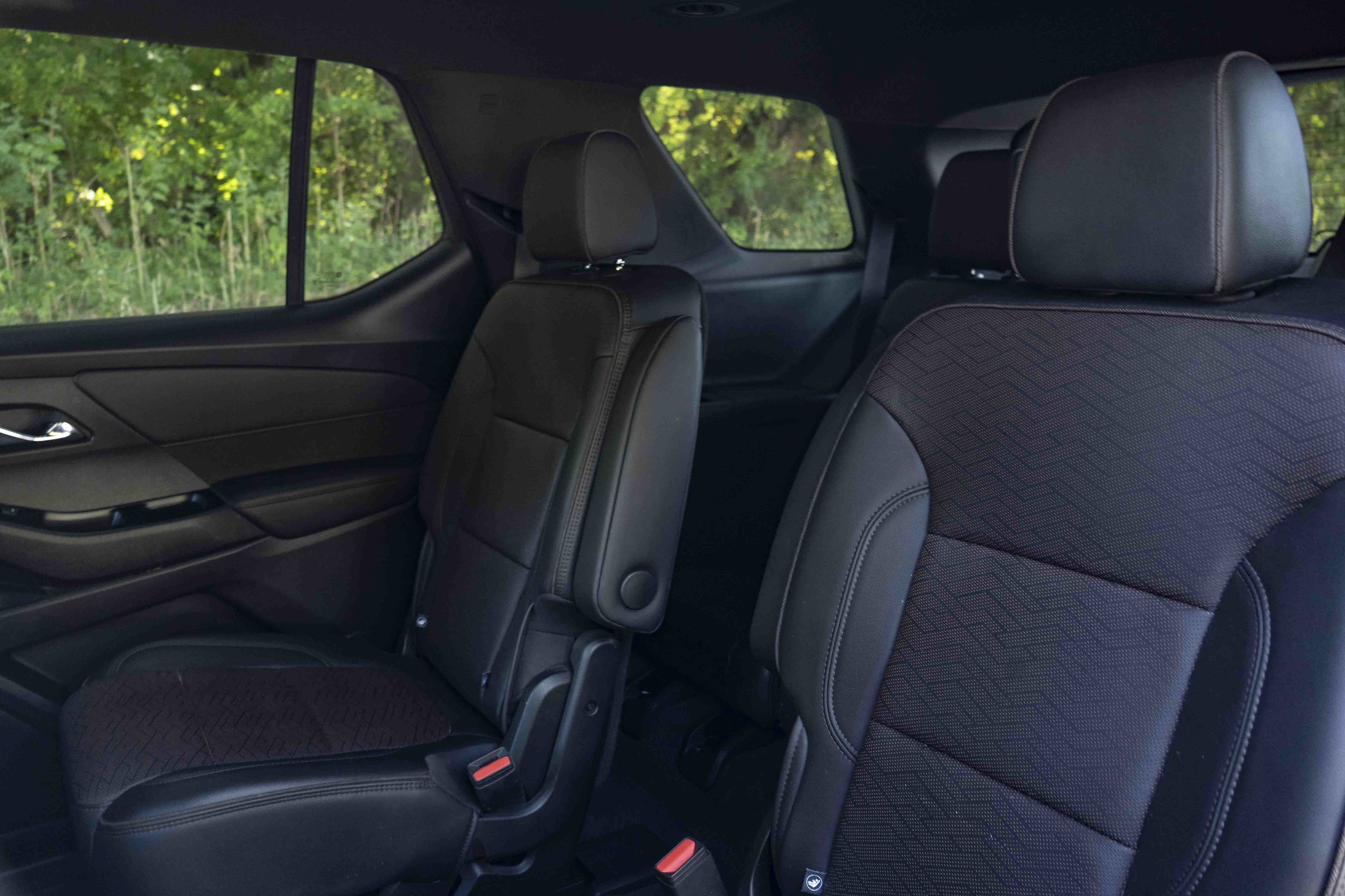 Used 2023 Chevrolet Traverse High Country w/ LPO, Floor Liner Package FWD image 18