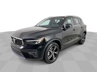 Used 2023 Volvo XC40 B5 Plus AWD/4WD video 1