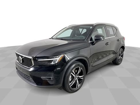 Used 2023 Volvo XC40 B5 Plus AWD/4WD image 1