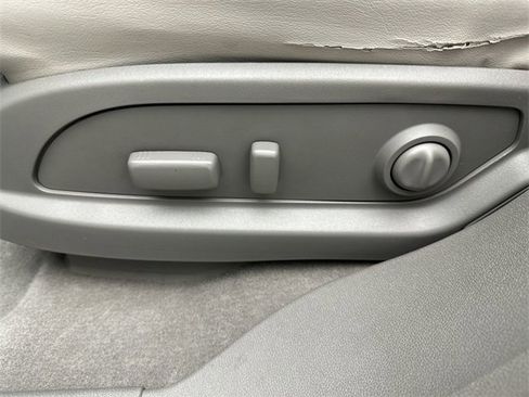 Used 2016 Chevrolet Traverse LT image 12