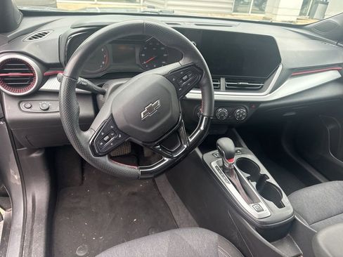 Used 2024 Chevrolet Trax RS w/ Sunroof Package FWD image 16