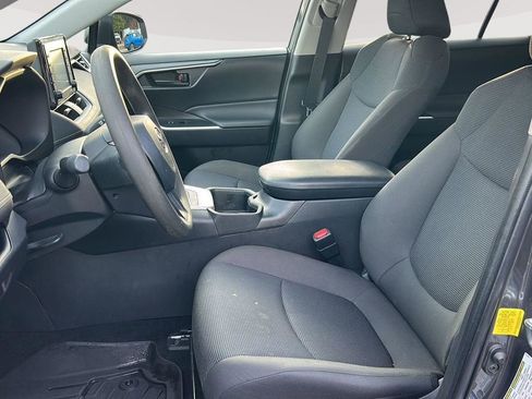 Used 2022 Toyota RAV4 LE image 10